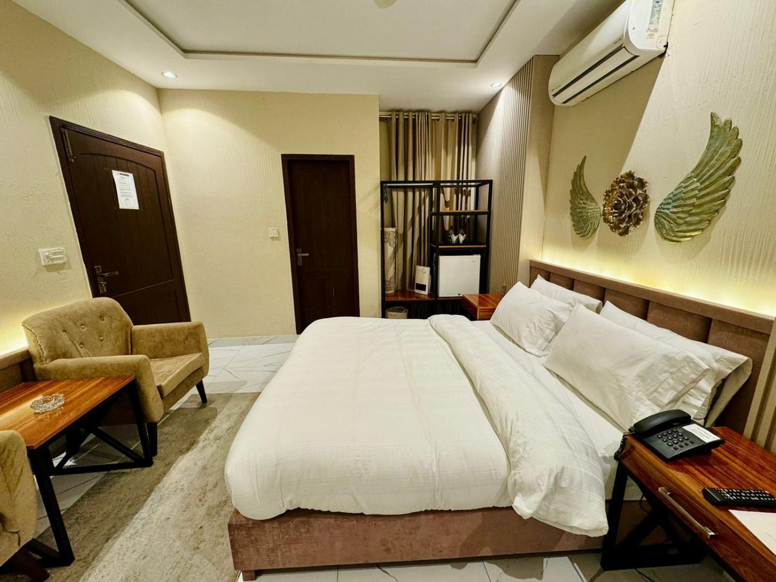 Shelton Boulevard Hotel Lahore Exterior foto
