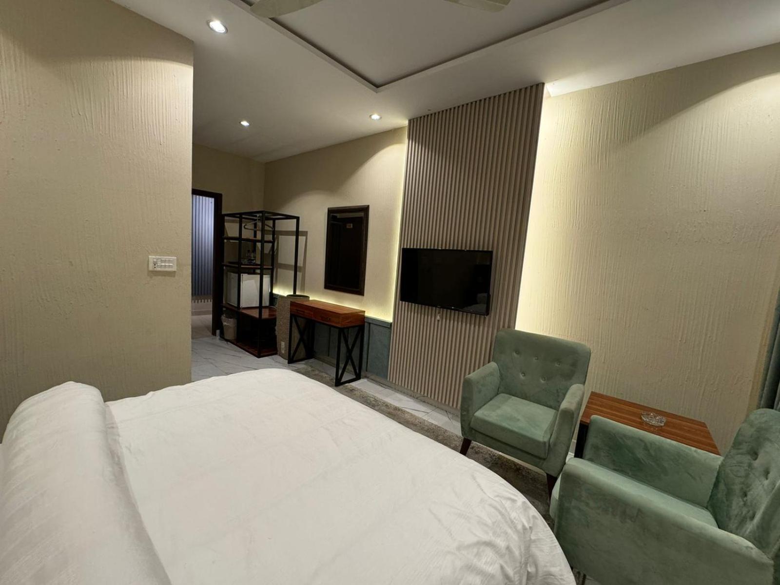 Shelton Boulevard Hotel Lahore Exterior foto