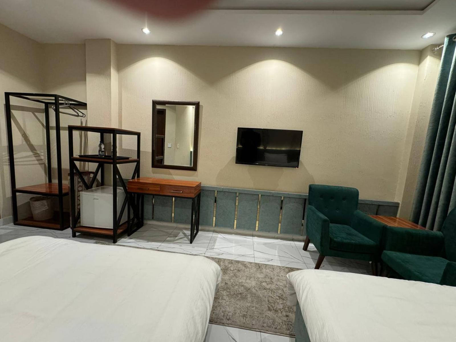 Shelton Boulevard Hotel Lahore Exterior foto